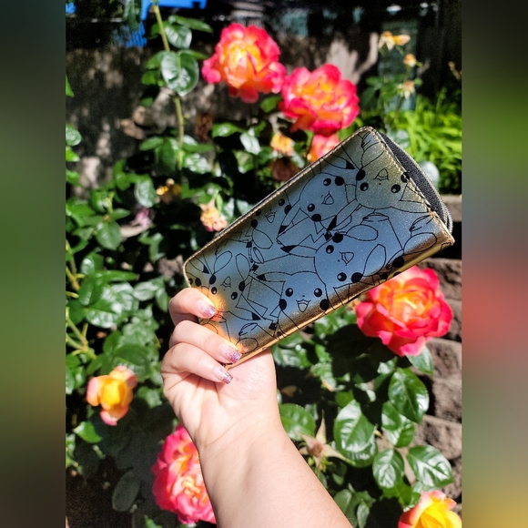 Pokémon Pikachu Metallic Wallet - Picture 4 of 9